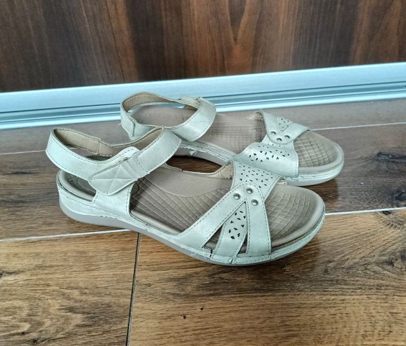 Lekkie wygodne wyprofilowane sandały damskie rozmiar 39 kremowo beżowe