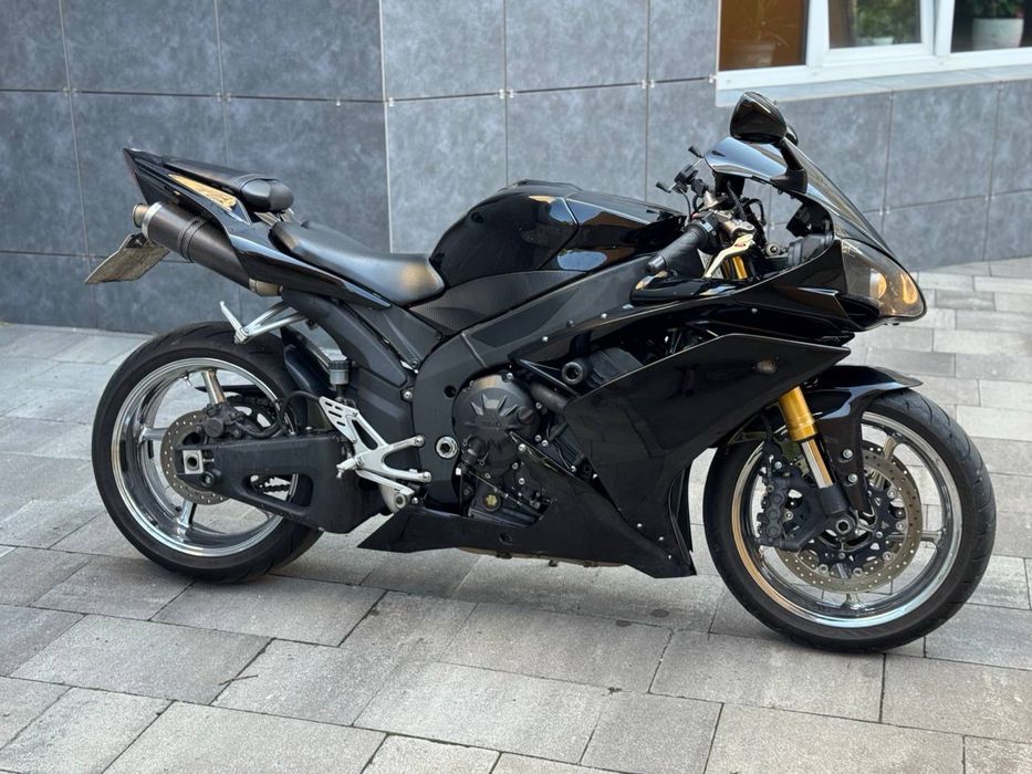 Yamha yzf r1.