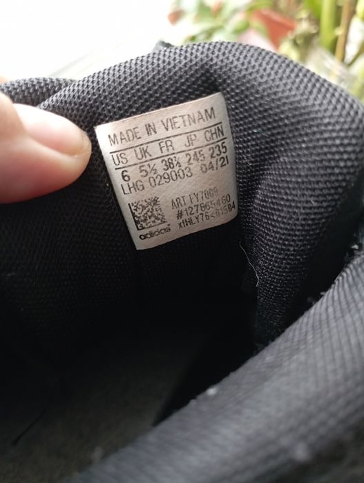 Кросівки adidas 38,5 розмір.