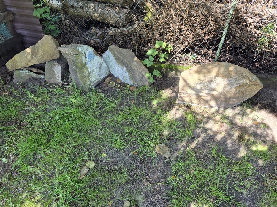Oddam kamień, głazy.
