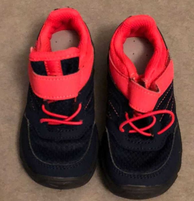 3 pares de Sapatos, tamanho 24. Portes grátis!