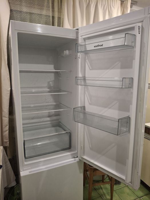 Продам холодильник Vestfrost