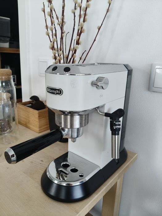 Máquina café Delonghi Dedica quase nova