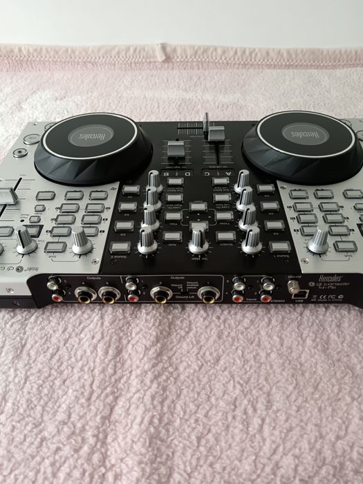 Controladora Hercules DJ Console 4 MX
