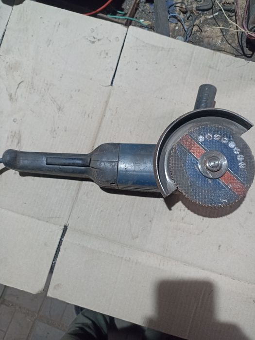 Продам электрический инструмент