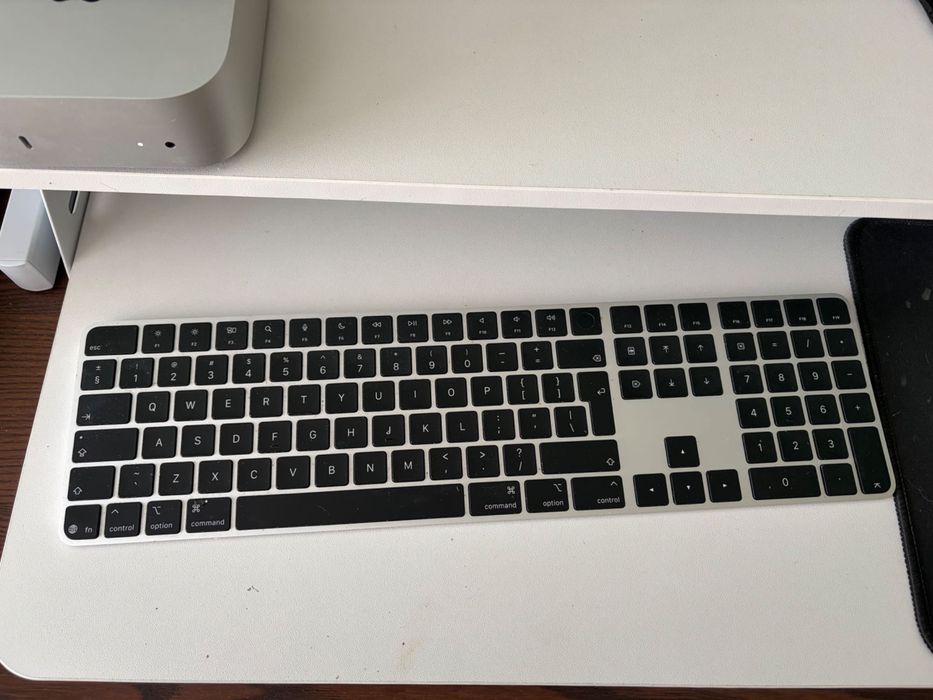 Apple Mac Mini M4/16GB/256 + Magic Keyboard Touch ID