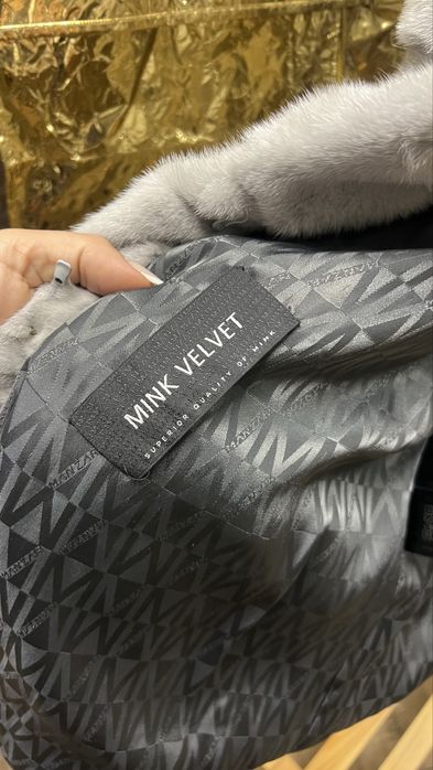 Продам терміново норкову шубку автоледі світлосірого кольору !