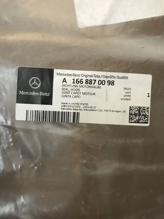 Уплотнитель капота Mercedes ML
