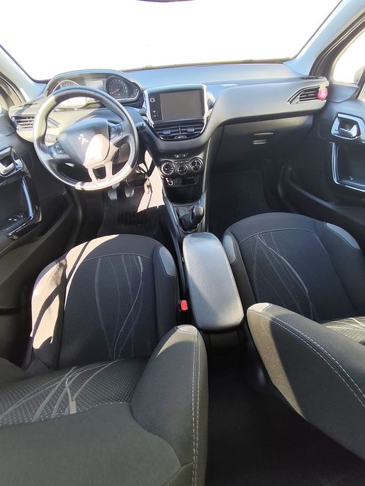Peugeot 208,  1.2 gasolina