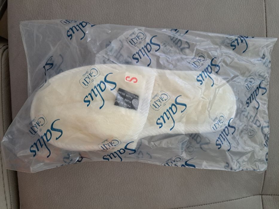 Pantufas em bota e em chinelo novas