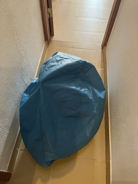 Puff azul usado em bom estado