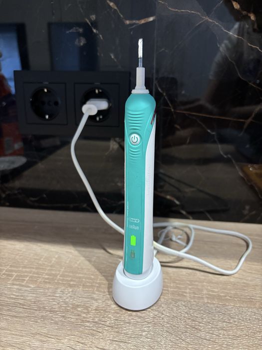 Електрична зубна щітка Braun