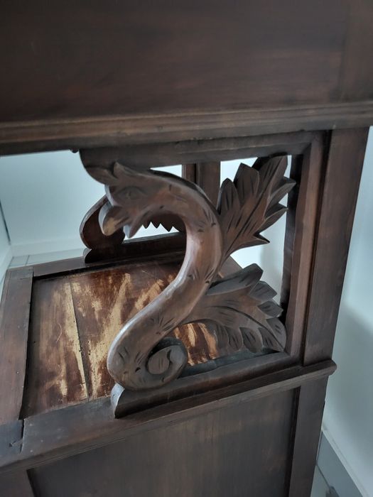 Mesa de cabeceira com tampo em mármore