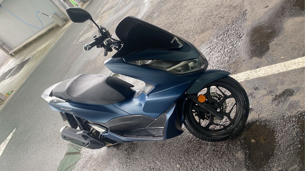 Honda Pcx 2025 como nova.