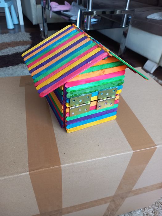 Sprzedam domek, karmnik dla ptakow