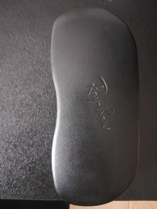 Nowy futerał RayBan czarny