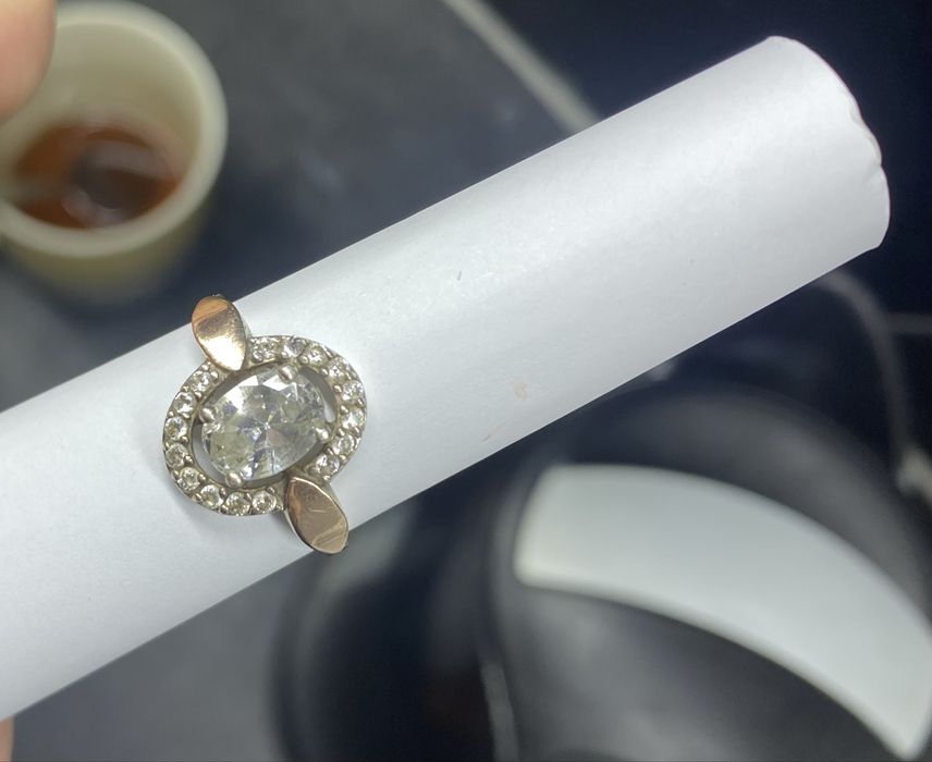 Продам колечко срібне з золотою вставкою