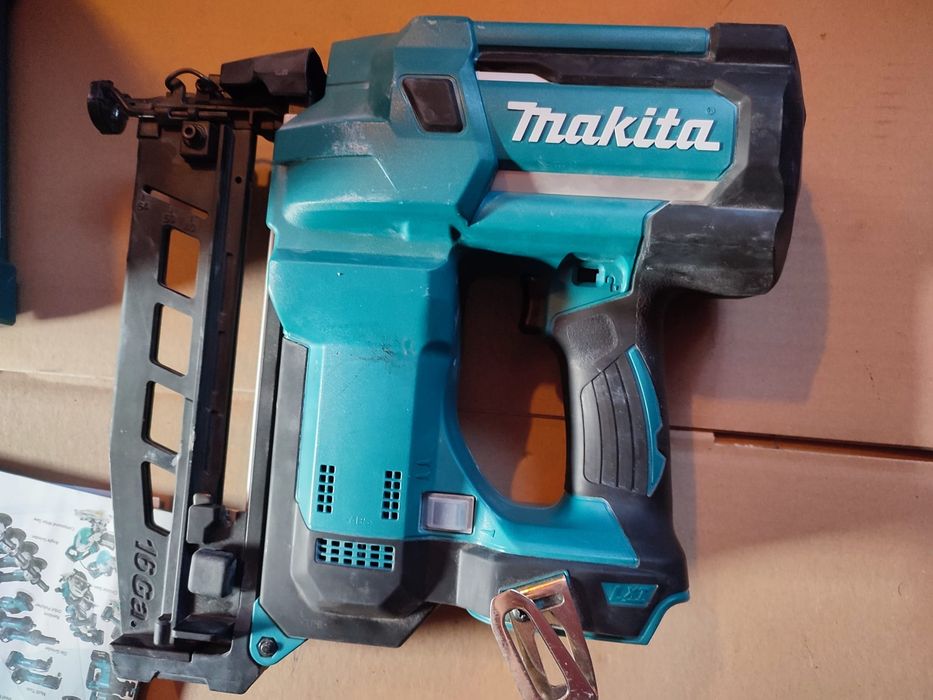 Makita DBN600 (dokładniej model DBN600Z) akumulatorowa gwoździarka
