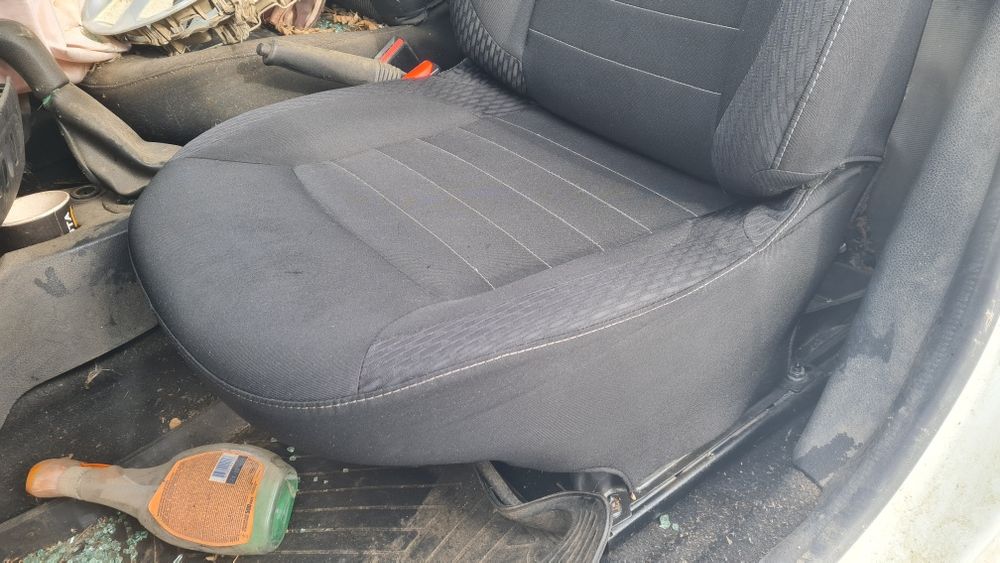 Сидіння водійське переднє ліве Renault Logan Sandero 2 II сидение