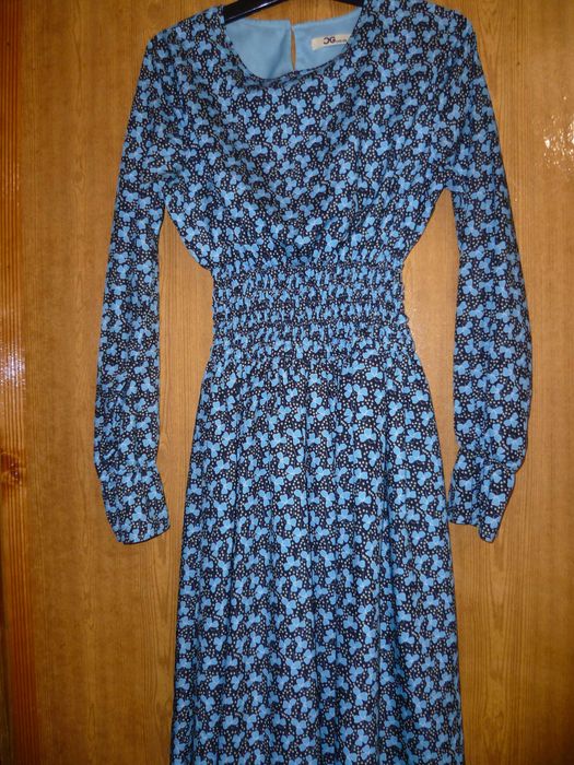 Гарна жіноча сукня