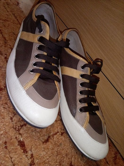 Кожаные кроссовки 39 размер