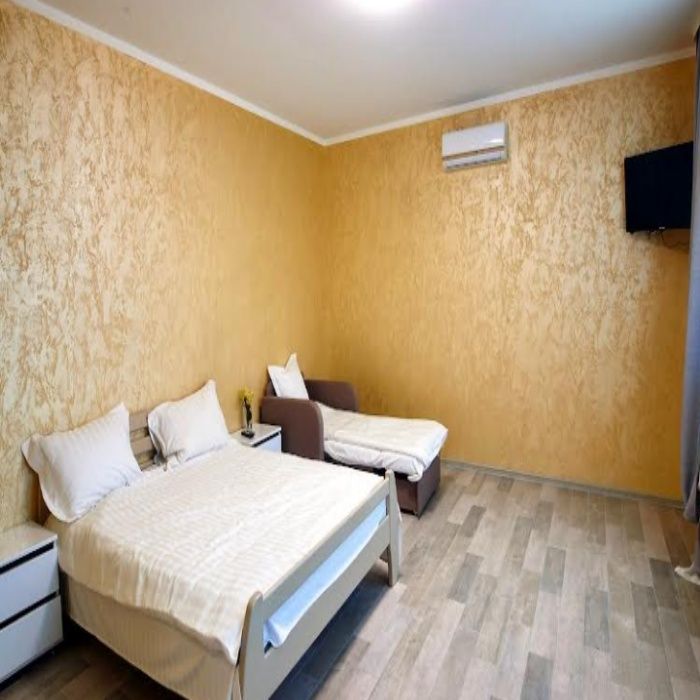 #434 котедж подобово з теплим басейном і великою альтанкою