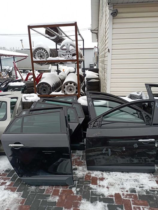 Двері права ліва Renault Megane 3 (2009-2015)