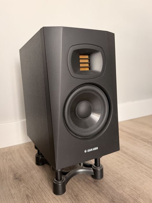 Colunas monitores Adam Audio T5V