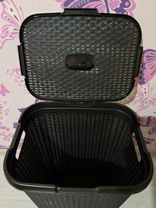 Корзина (новая) для белья Curver (коричневый цвет)