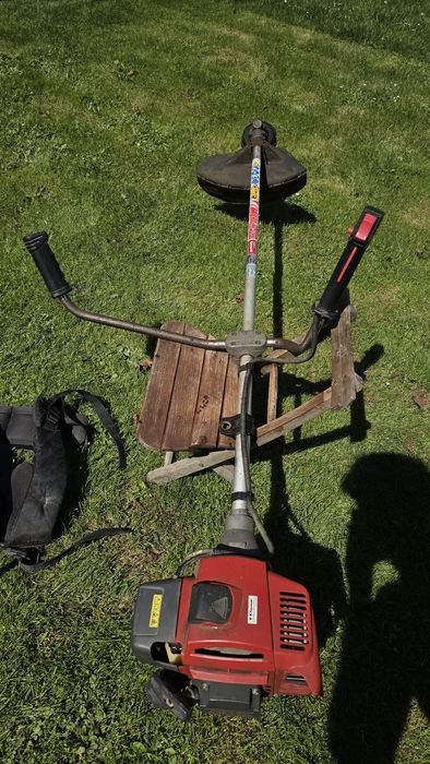 Kawasaki TJ45E, kosa spalinowa z szelkami do koszenia