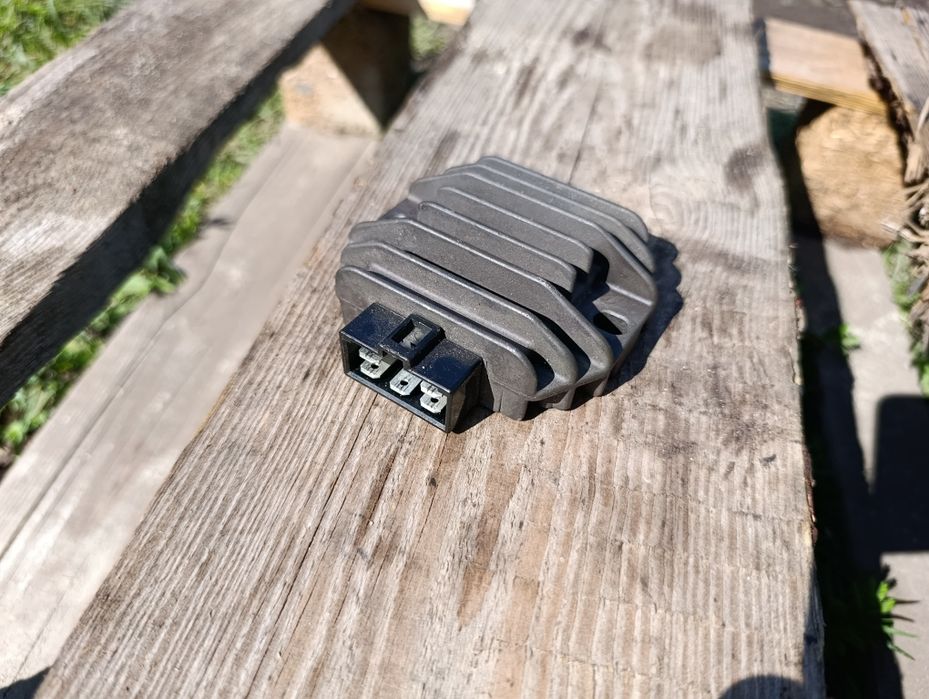 Regulator napięcia 5 PIN Aprilia SX 125 18 – 21 r części silnika A4