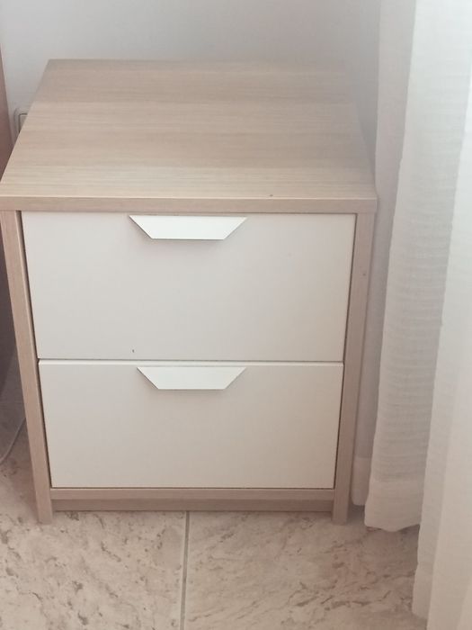 Mesa de cabeceira (Duas)
