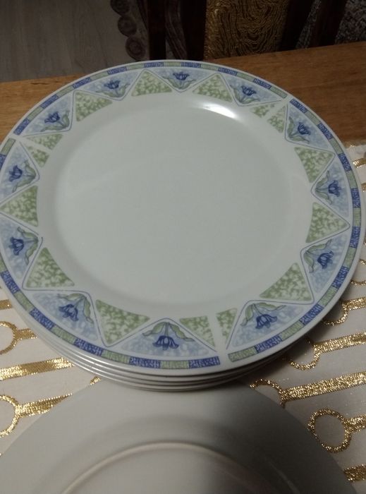 Zestaw dużych talerzy