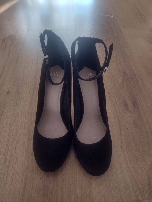 Buty na słupku r 38