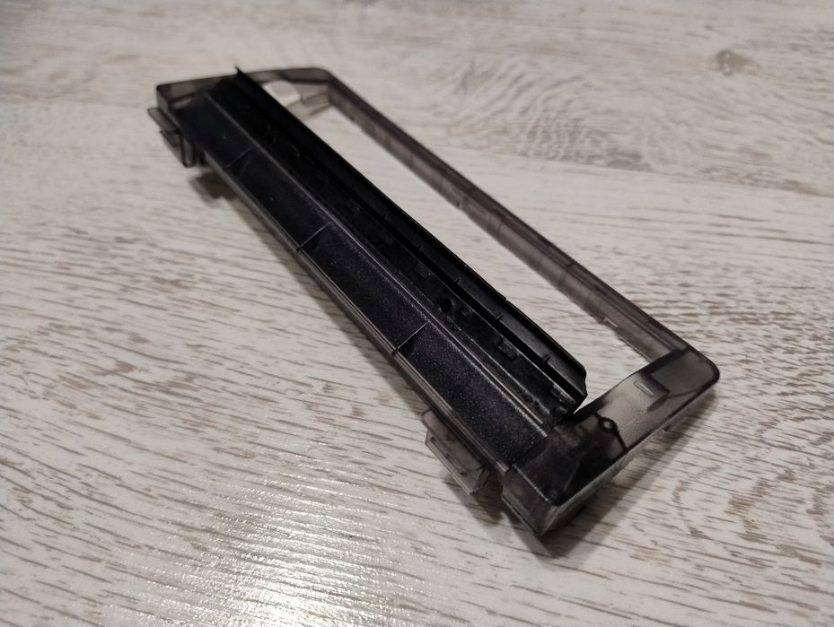 Ramka zamknięcie modułu szczotki Irobot Roomba Combo