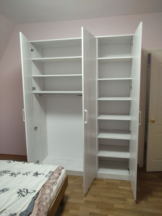 Стол .мебель лофт .торговая витрина .мебель для кафе. Бар .