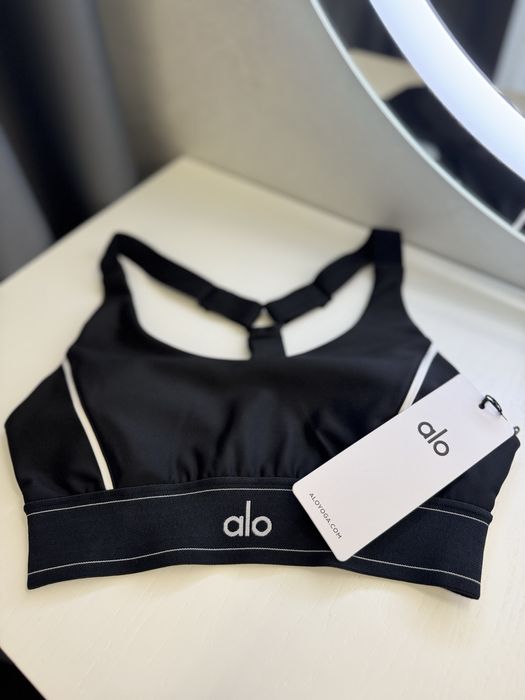 Топ жіночий alo yoga new