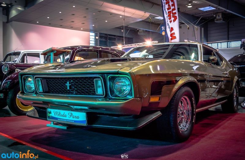 Młodzi samodzielnie Mustangiem-Camaro-Corvette-Merc