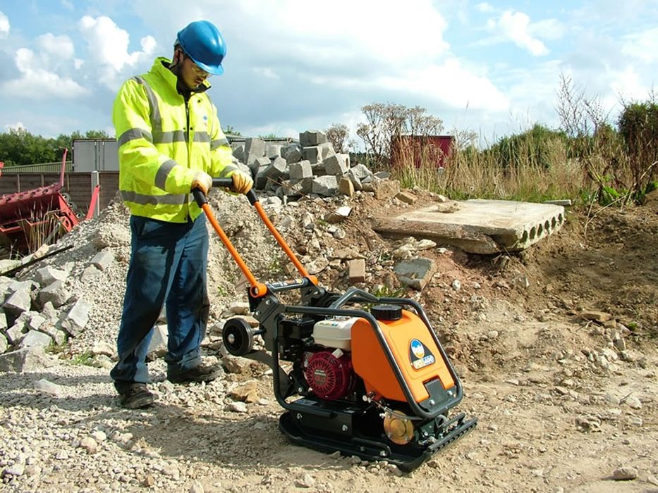 Zagęszczarka ubijarka wynajem wypożyczalnia zagęszczanie terenu