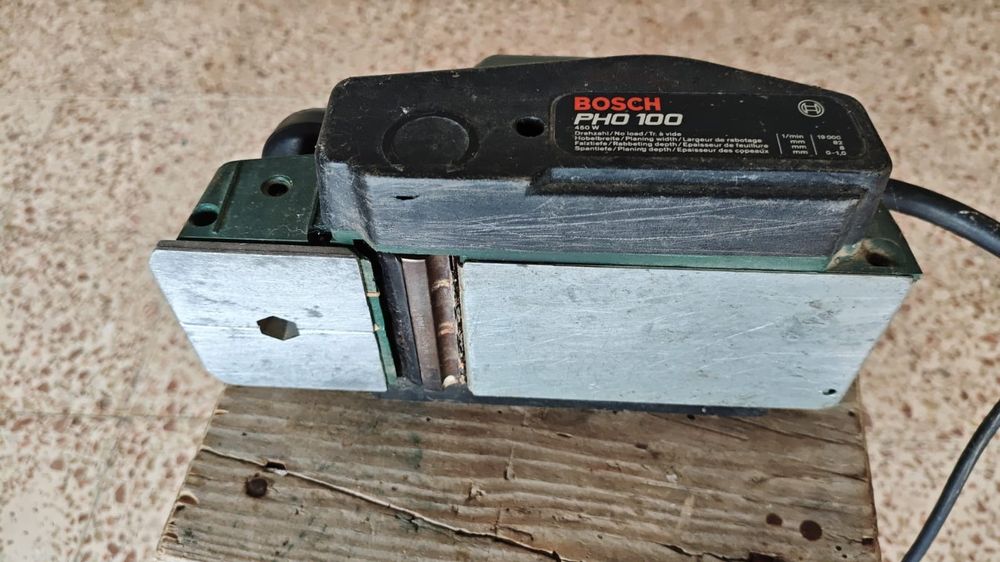 Plaina  eléctrica Bosch modelo PHO100