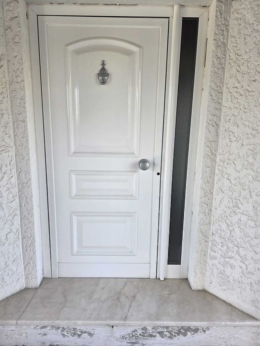 Porta de entrada em alumínio térmico como nova