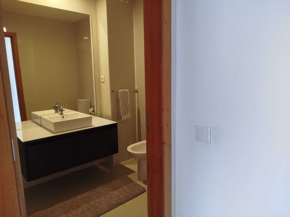 Apartamento T2 em Pedroso – Excelente Exposição Solar e Acessos