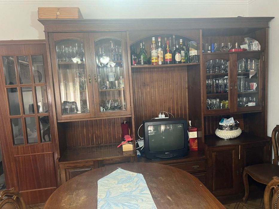 Conjunto de Mobiliário de Sala de Jantar Antigo em Carvalho Maciço e M