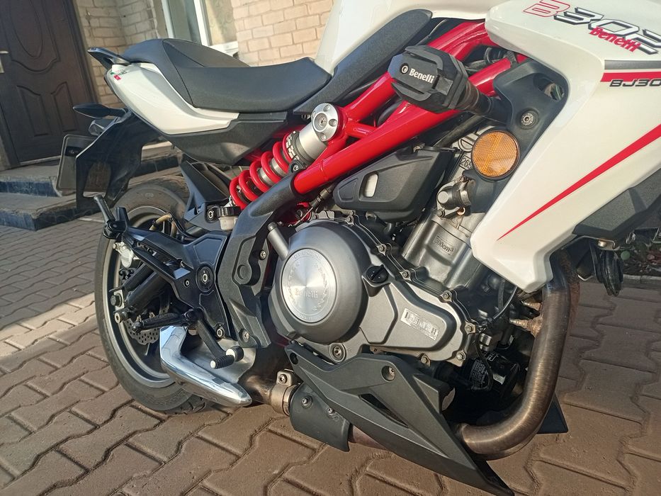 Мотоцикл Benelli TNT300