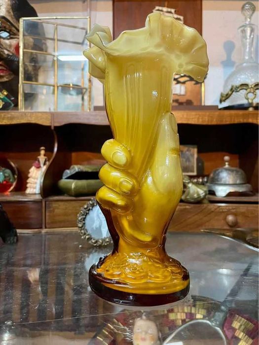 Jarra opalina antiga - Mão com Cornucópia