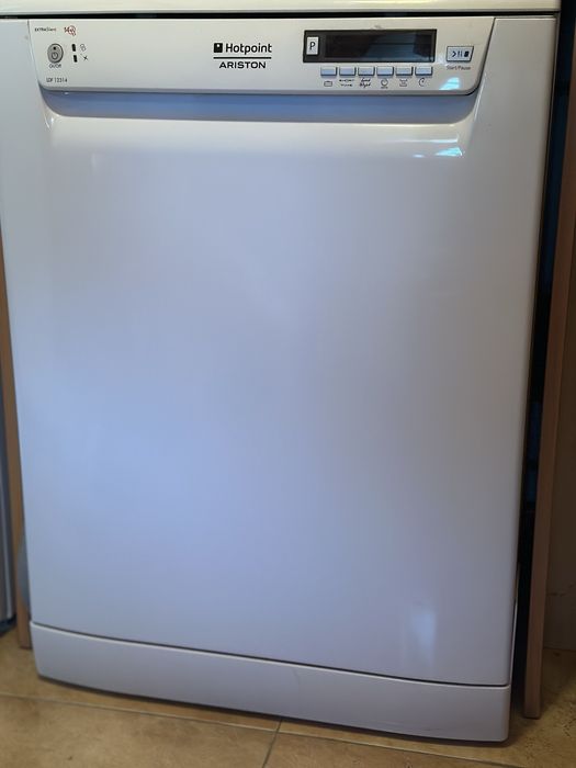 Посудомийна машина Hotpoint Ariston LDF 12314