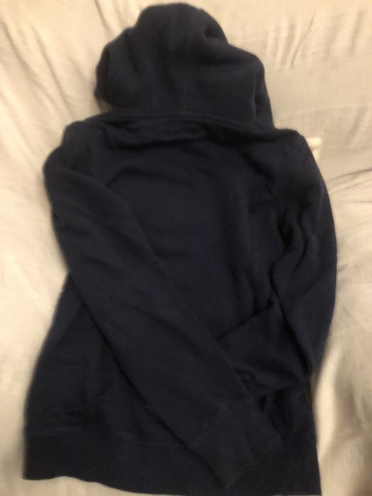 Swet rapaz azul com bolsos e capuz