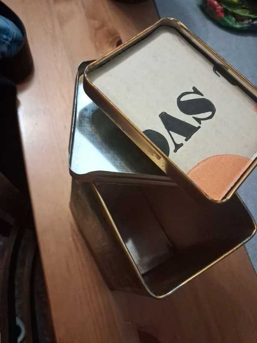 Zestaw puszek z lat 80 / 90