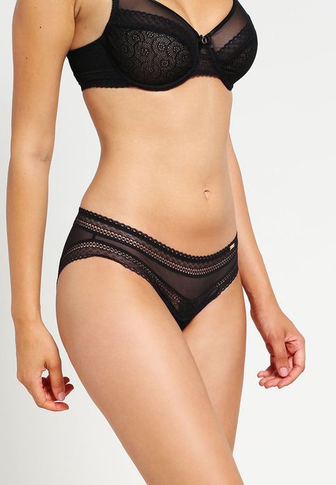 Majtki figi koronkowe czarne Chantelle 40