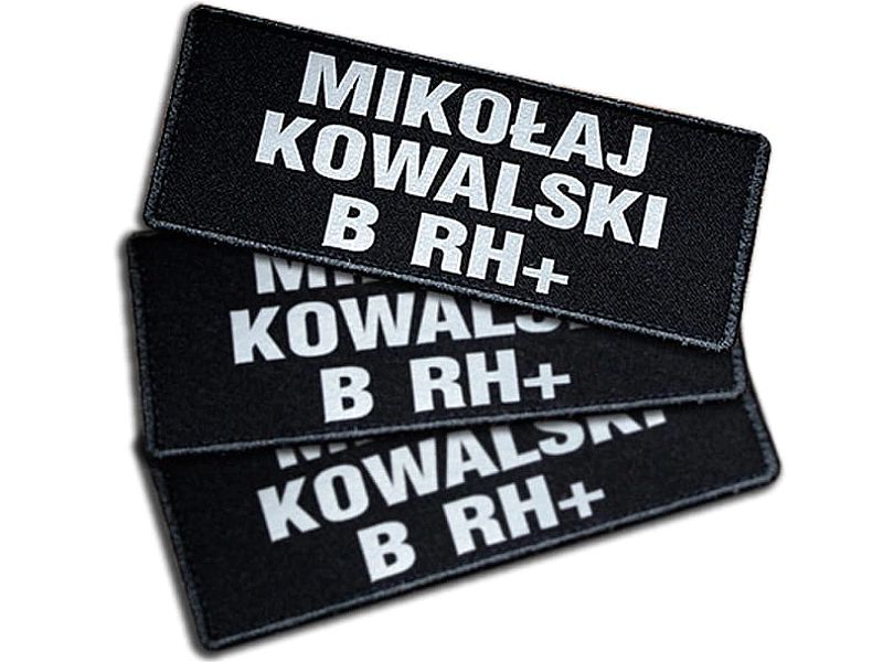 Imiennik odblaskowy tło czarne 1-3 linijki tekstu na rzepie 13 x 5 cm